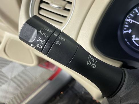 Used 2017 Nissan Pathfinder SL image 29