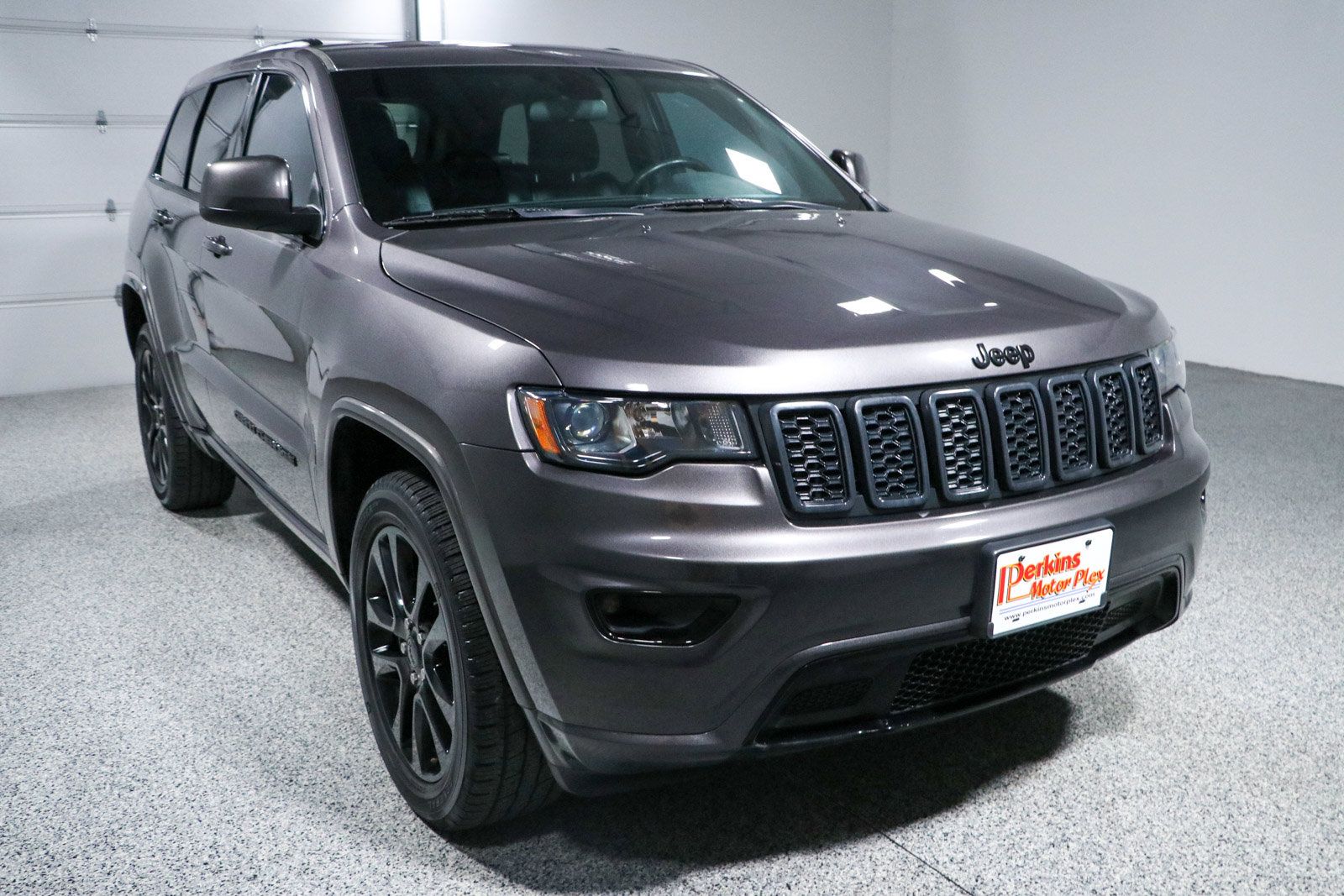 Used 2021 Jeep Grand Cherokee Laredo X AWD/4WD image 5