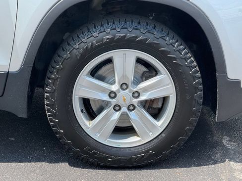 Used 2018 Chevrolet Trax LS AWD/4WD image 36