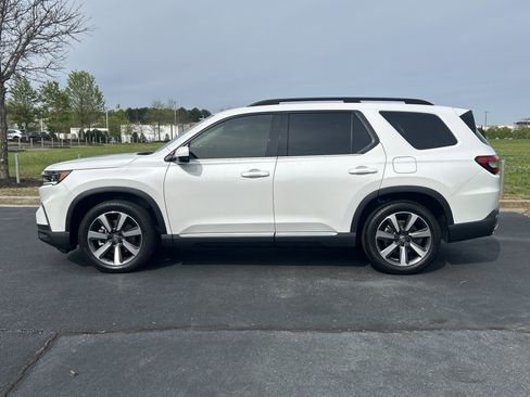 Certified 2025 Honda Pilot Touring image 6