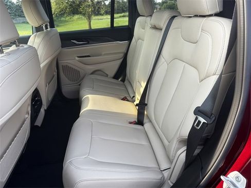 New 2025 Jeep Grand Cherokee Limited w/ Luxury Tech Group II image 21