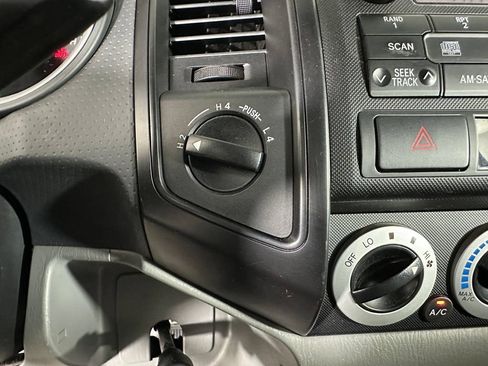 Used 2011 Toyota Tacoma 4x4 Regular Cab image 12