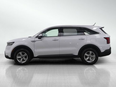 Used 2023 Kia Sorento LX image 2