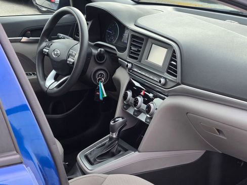 Used 2019 Hyundai Elantra SE image 11