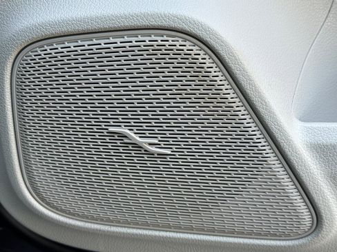 Certified 2023 Mercedes-Benz EQB 250+ w/ Exclusive Package image 32