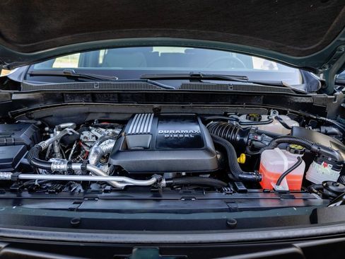 Used 2025 Chevrolet Suburban Z71 w/ Comfort Package image 22