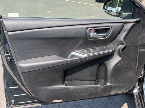 Used 2016 Toyota Camry SE FWD image 20