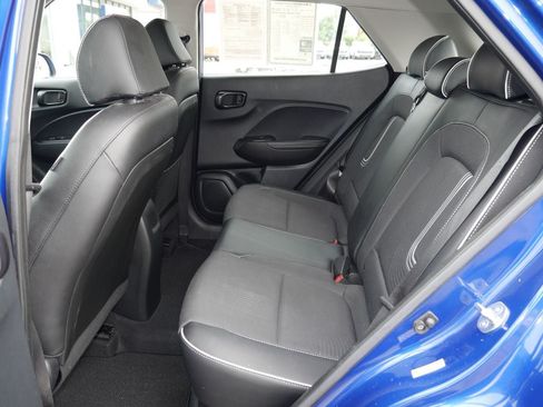 Used 2023 Hyundai Venue Limited FWD image 25