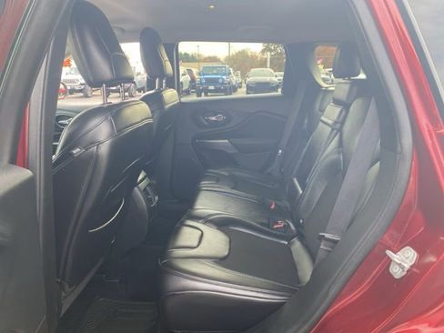 Used 2019 Jeep Cherokee Latitude Plus w/ Cold Weather Group image 23