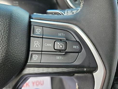 Used 2025 Jeep Grand Cherokee Laredo w/ Luxury Tech Group I image 25