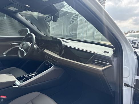 Used 2025 Audi Q5 Premium w/ Convenience Package image 15