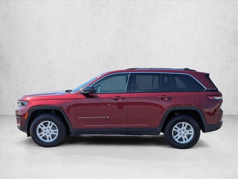 Used 2023 Jeep Grand Cherokee Laredo image 8