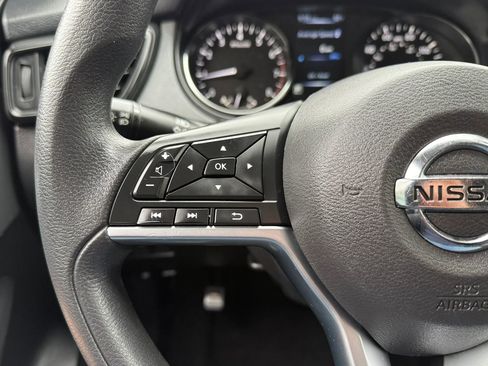 Used 2017 Nissan Rogue S AWD/4WD image 13