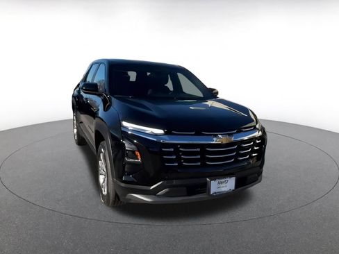 Used 2025 Chevrolet Equinox LT image 3