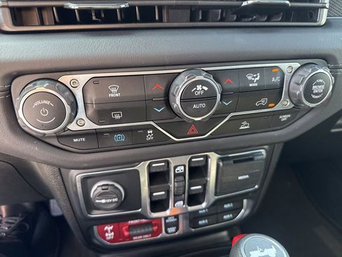 Certified 2025 Jeep Wrangler Unlimited Rubicon 4xe image 23