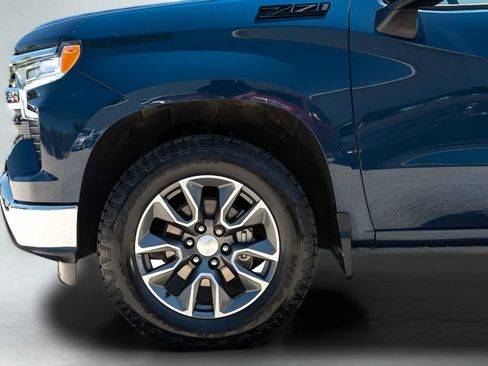 Used 2023 Chevrolet Silverado 1500 LT AWD/4WD image 12