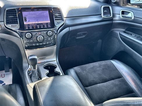 Used 2019 Jeep Grand Cherokee Altitude image 27