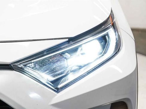 Used 2020 Toyota RAV4 XLE image 7