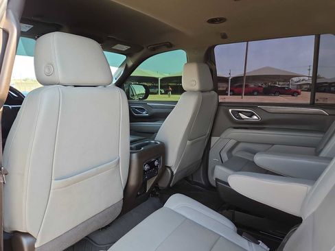 Used 2022 Chevrolet Suburban Z71 w/ Luxury Package AWD/4WD image 16