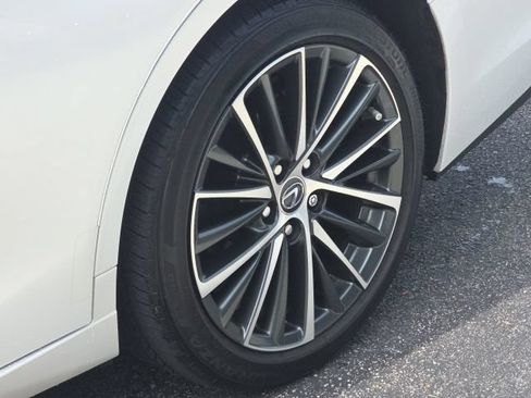Used 2025 Lexus ES 350 w/ Premium Package FWD image 10