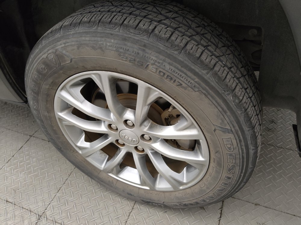 Used 2021 Jeep Cherokee Latitude Lux FWD image 31