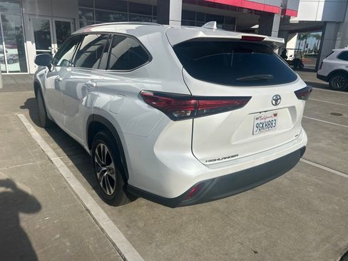 Used 2022 Toyota Highlander XLE FWD image 6