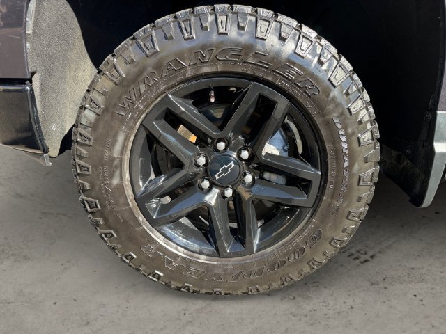 Used 2022 Chevrolet Silverado 1500 Custom Trail Boss w/ LPO, Dark Essentials Package AWD/4WD image 9