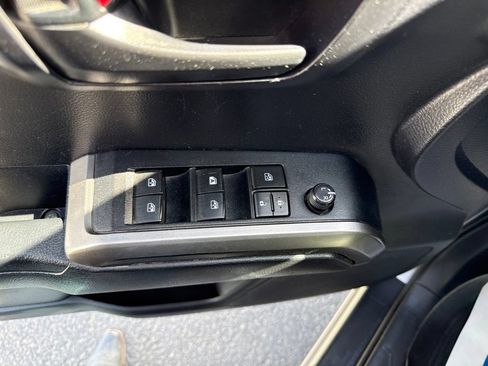 Used 2020 Toyota Tacoma SR5 AWD/4WD image 16