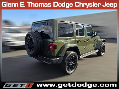 Used 2023 Jeep Wrangler Sahara image 7