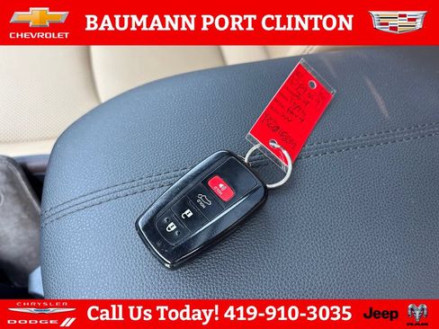 Used 2019 Toyota RAV4 Limited AWD/4WD image 29
