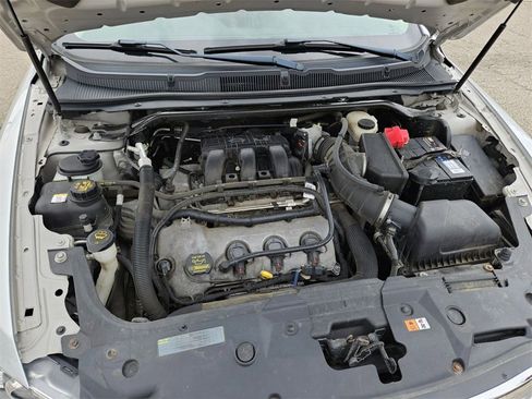 Used 2011 Ford Taurus Limited image 25