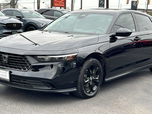 Used 2025 Honda Accord SE image 4