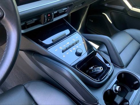 Used 2024 Porsche Cayenne image 47