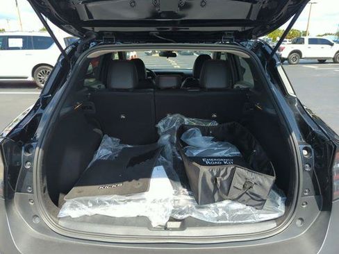 Certified 2025 Nissan Kicks SR FWD image 19