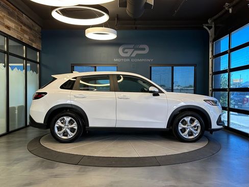 Used 2025 Honda HR-V LX image 2