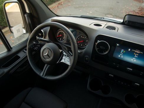 New 2025 Mercedes-Benz Sprinter 4500 image 30