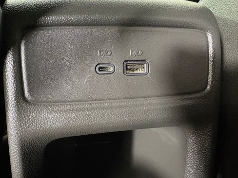 Used 2024 Chevrolet Trax LT image 40