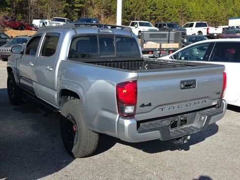 Used 2022 Toyota Tacoma SR image 4