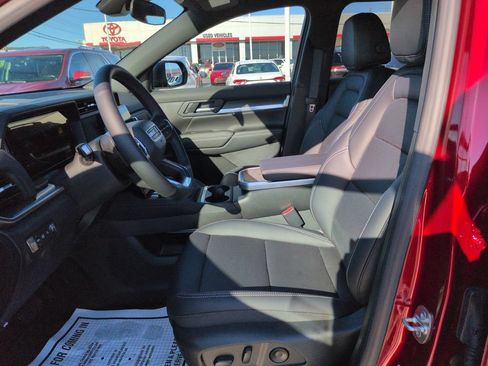 Used 2026 GMC Terrain Elevation w/ Elevation Premium Package FWD image 9