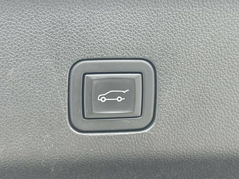Used 2024 GMC Yukon XL Denali w/ Advanced Technology Package AWD/4WD image 20