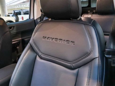 New 2025 Ford Maverick Lariat w/ Black Appearance Package image 25