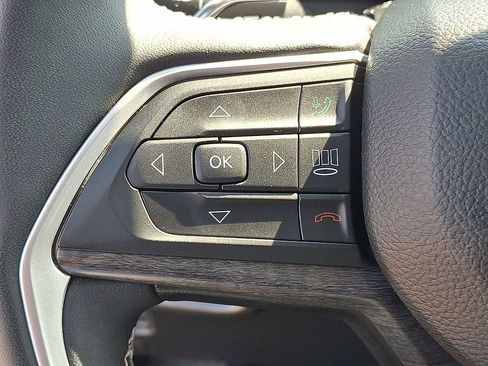 Certified 2023 Jeep Grand Cherokee L Limited AWD/4WD image 23