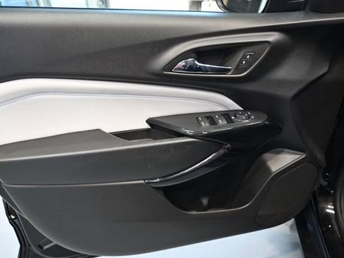 Used 2025 Chevrolet Trax LT w/ Driver Confidence Package image 25