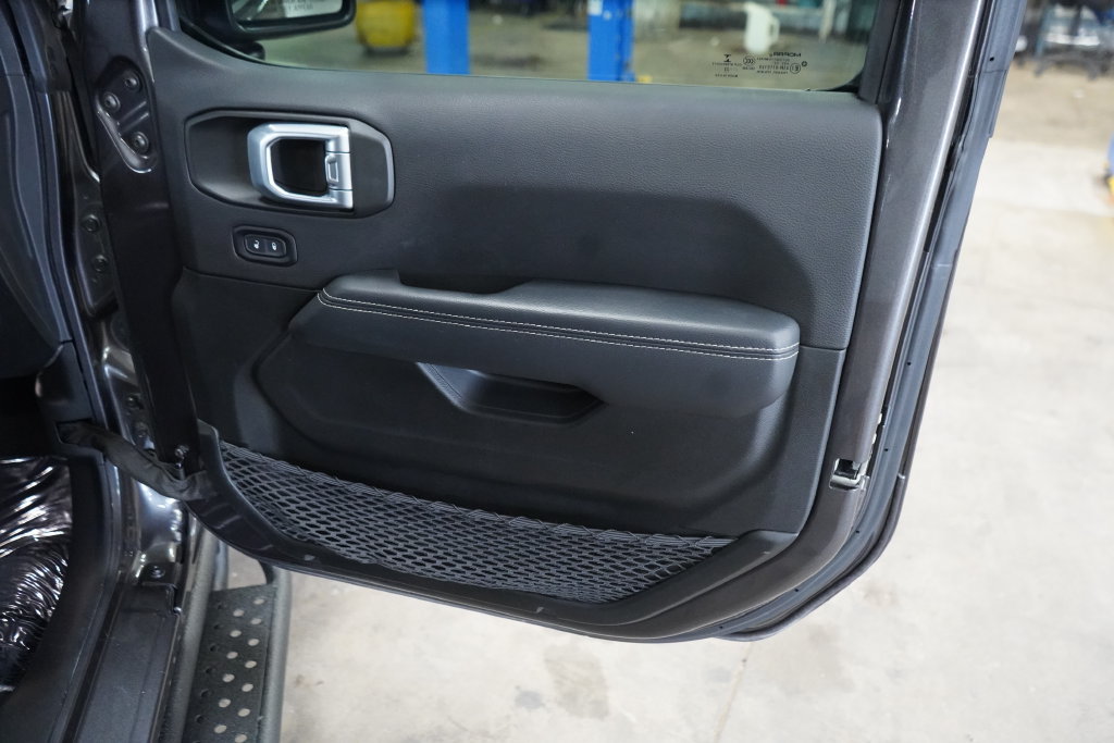Used 2022 Jeep Wrangler Unlimited Sahara AWD/4WD image 22