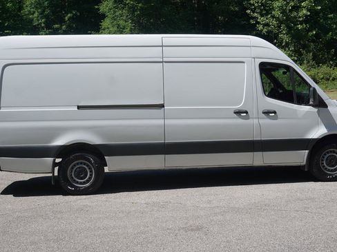 Used 2022 Mercedes-Benz Sprinter 2500 image 6