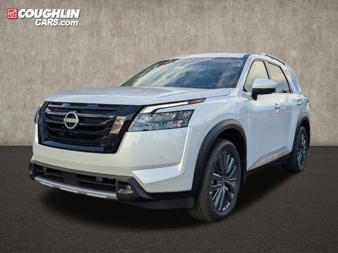 New 2025 Nissan Pathfinder SL w/ SL Premium Package image 3