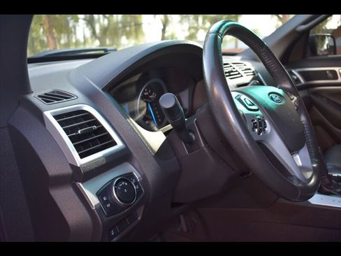 Used 2015 Ford Explorer XLT w/ Equipment Group 202A FWD image 13
