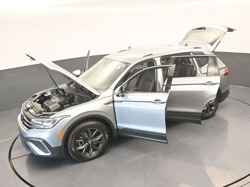 Used 2023 Volkswagen Tiguan SE image 65