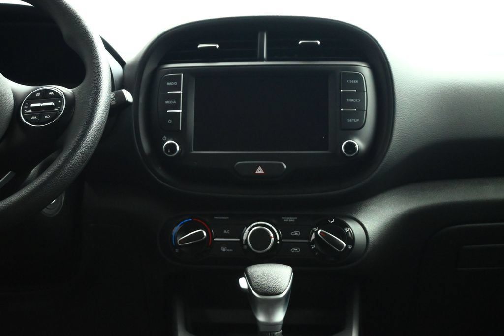 Used 2025 Kia Soul LX w/ LX Technology Package FWD image 38