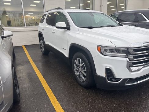 Used 2023 GMC Acadia SLT image 3